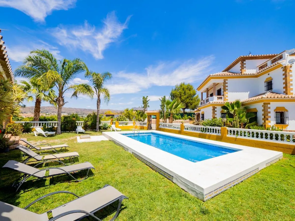 Cubo'S Villa Fina & Minigolf Included Malaga 0*,