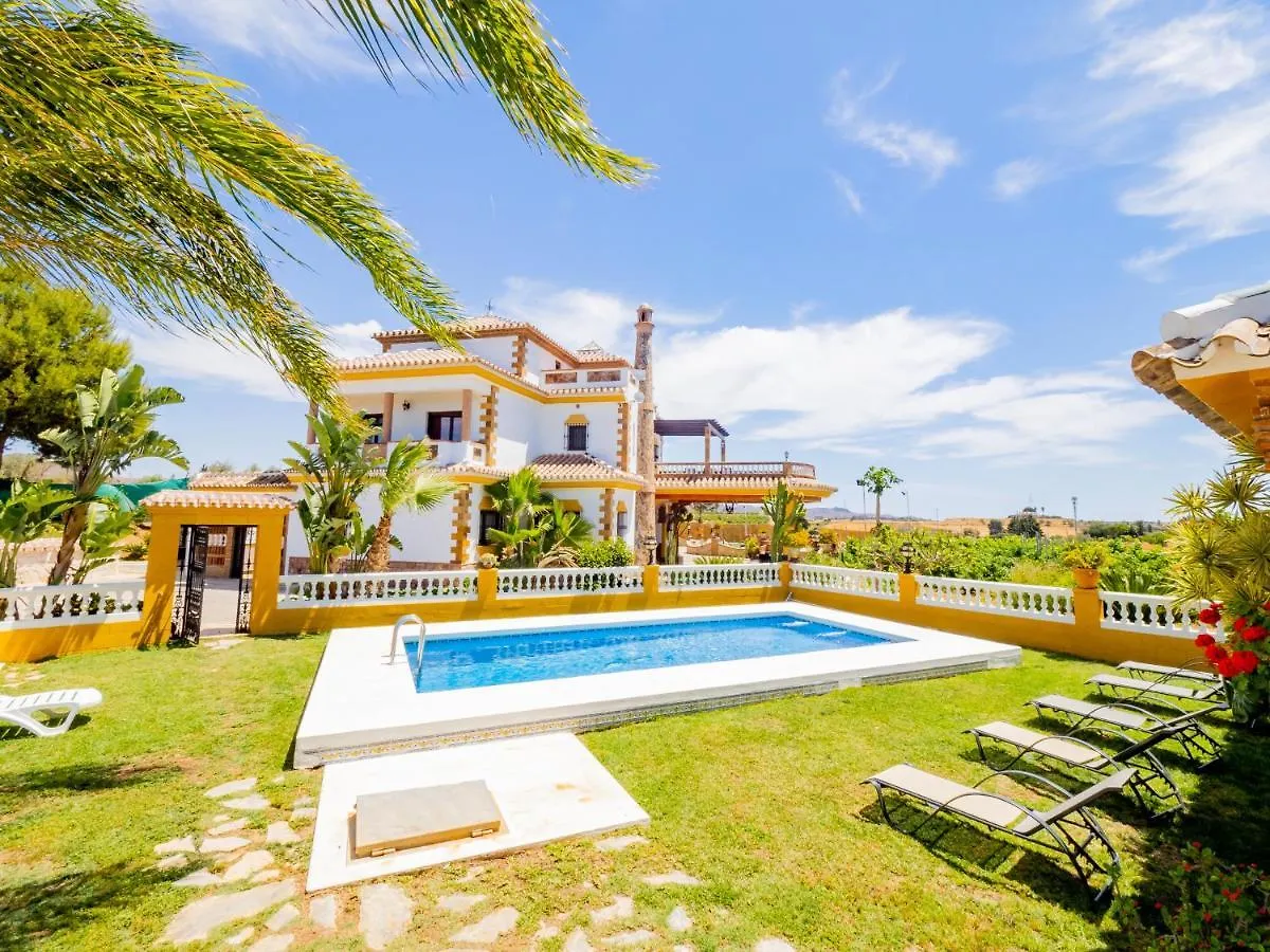 Cubo'S Villa Fina & Minigolf Included Malaga