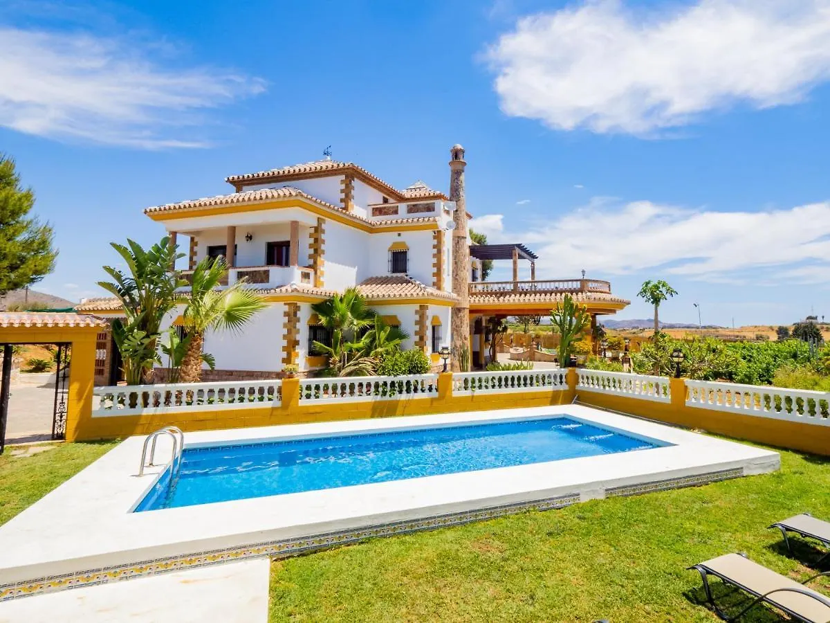 Cubo'S Villa Fina & Minigolf Included Malaga