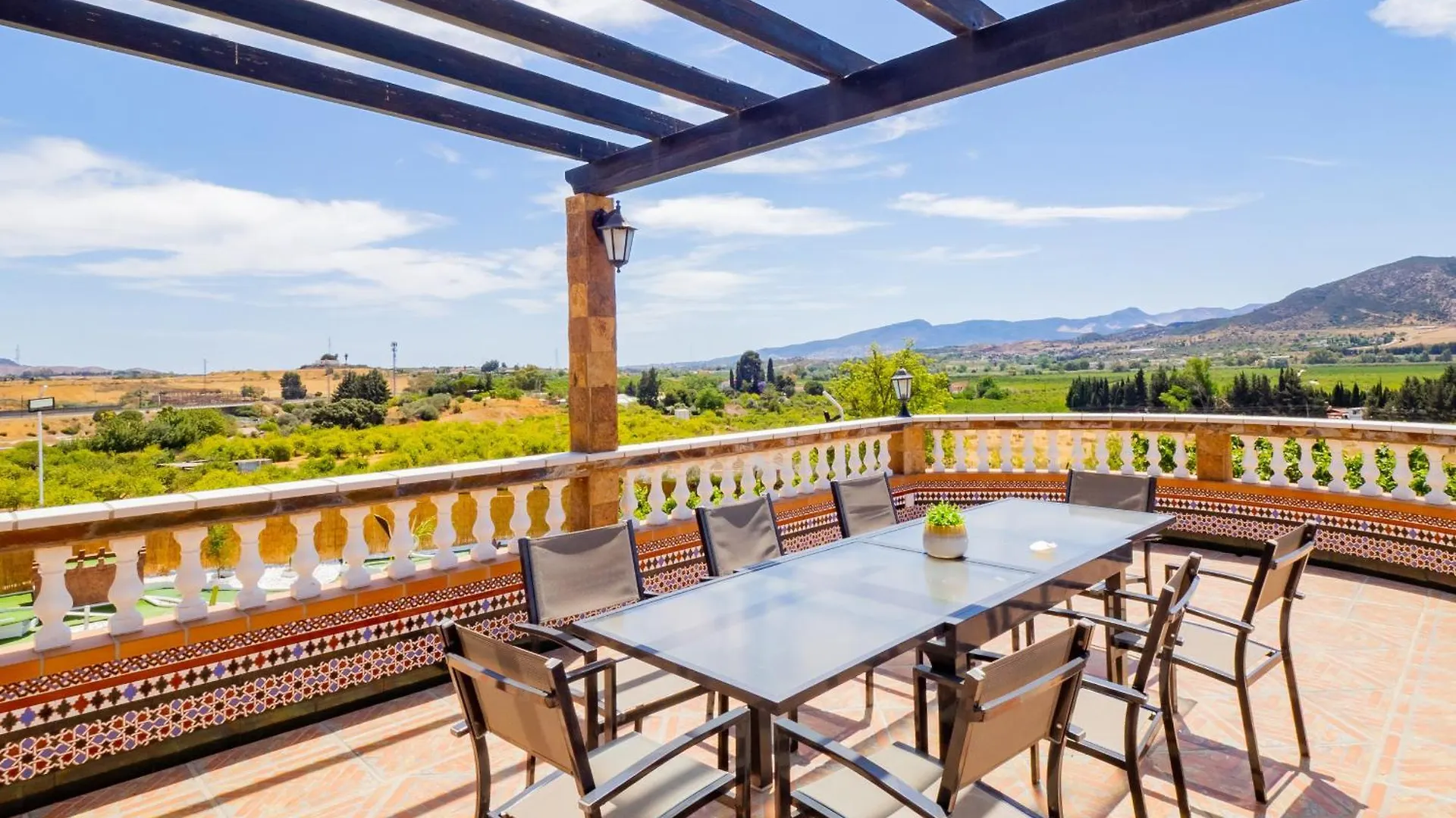Cubo'S Villa Fina & Minigolf Included Malaga Spain